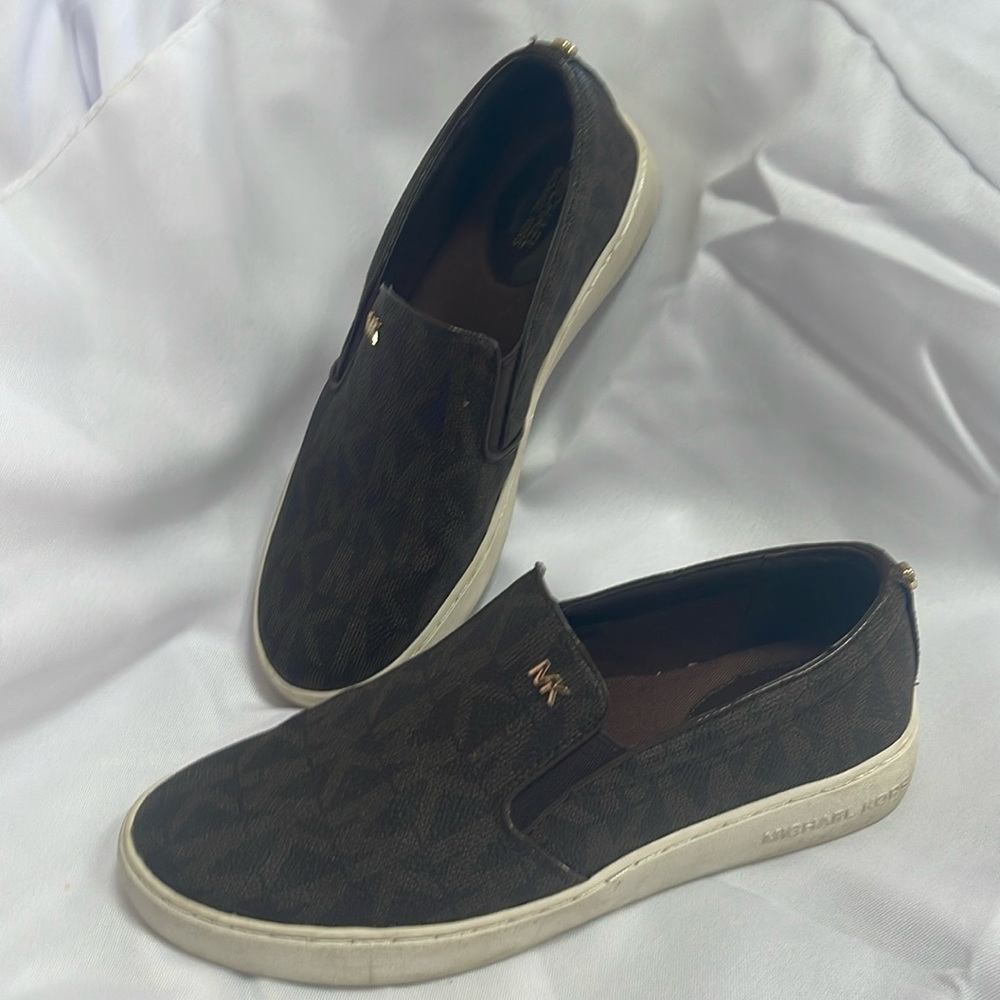 Michael Kors slipper size 6.5 brown with white sole